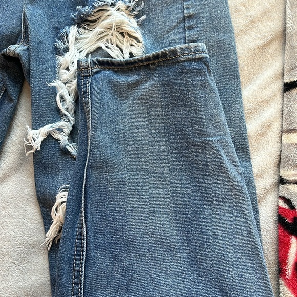 High waisted Dark washed size 8 ripped mom jeans - Picture 3 of 3
